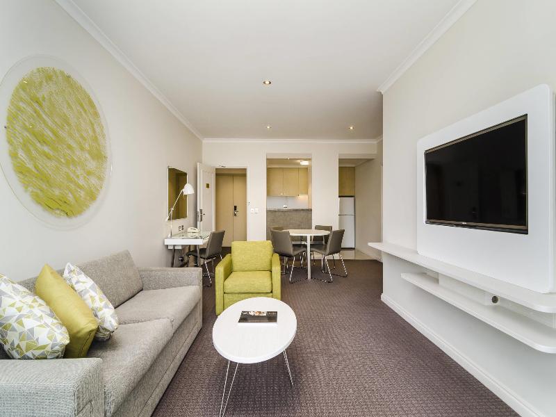 Clarion Suites Gateway image