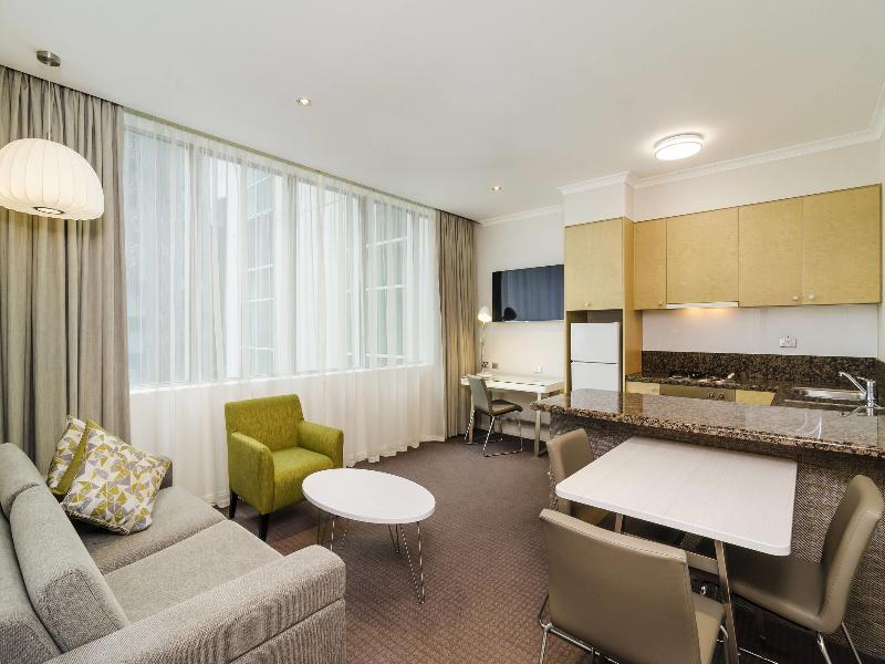Clarion Suites Gateway image
