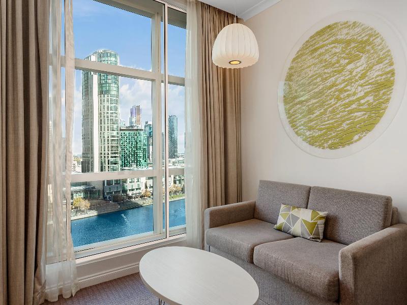 Clarion Suites Gateway image