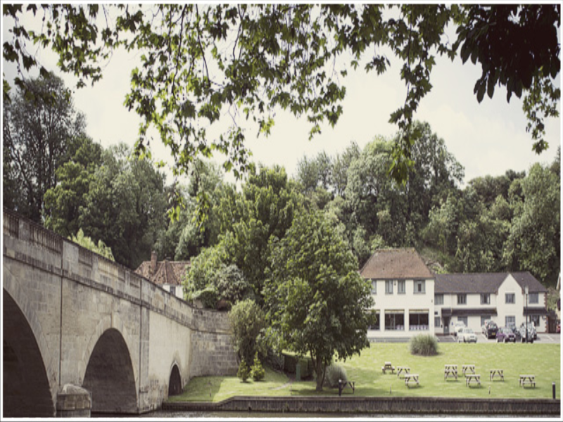 Shillingford Bridge hotel image