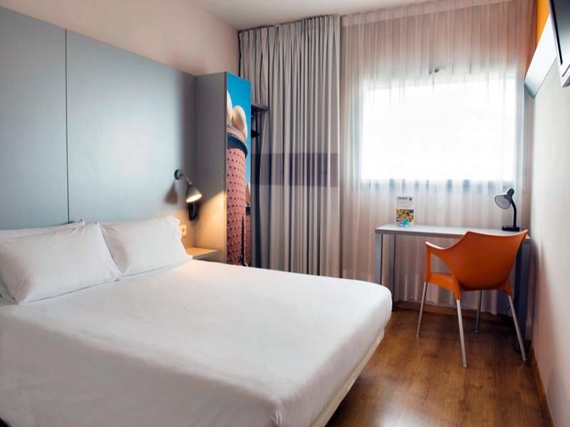 B&B HOTEL Figueres image
