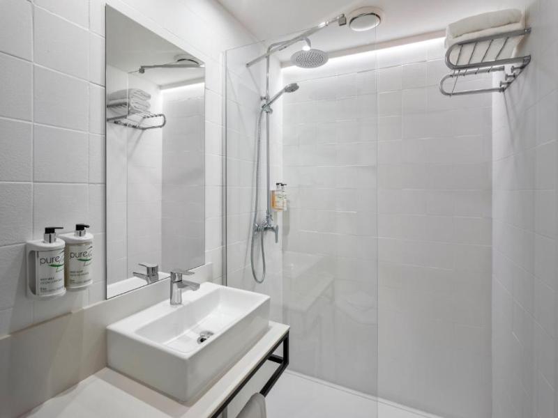 B&B HOTEL Figueres image