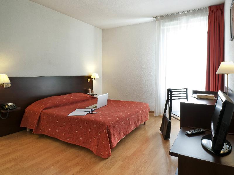 Adagio Access Vanves Porte de Chatillon image