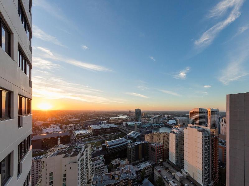 Meriton Serviced Apartments Kent Street image