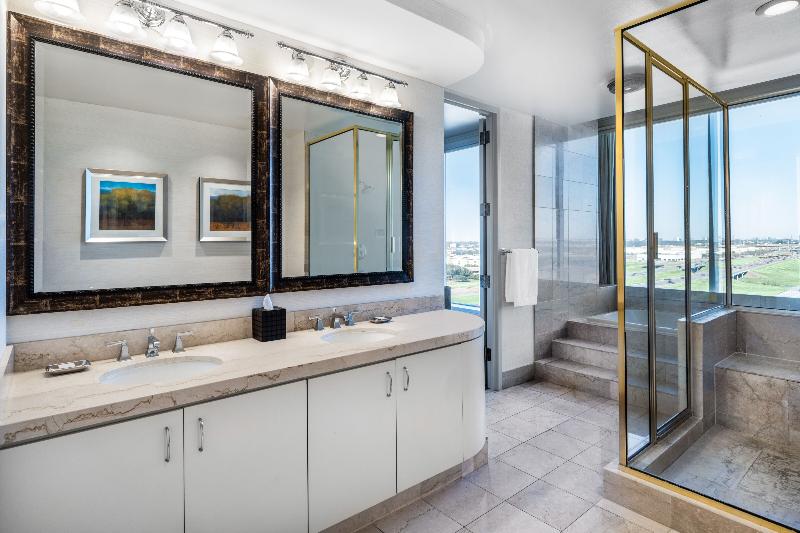 Renaissance Dallas North Hotel image