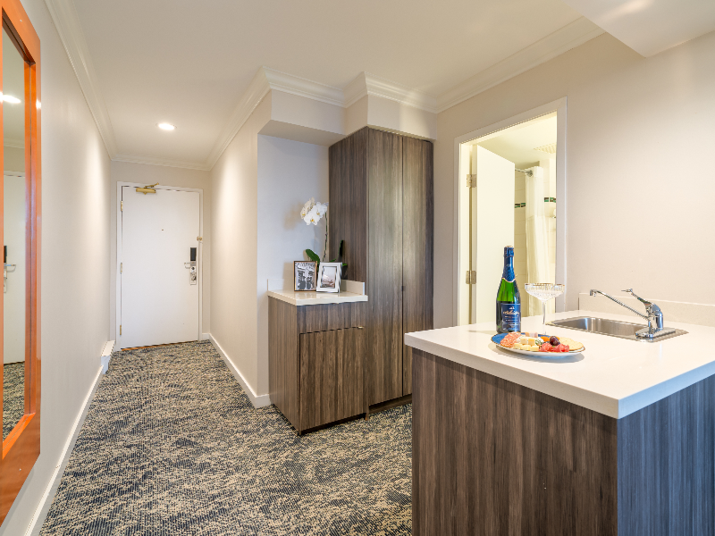 Executive Suites Hotel Metro Vancouver Burnaby image