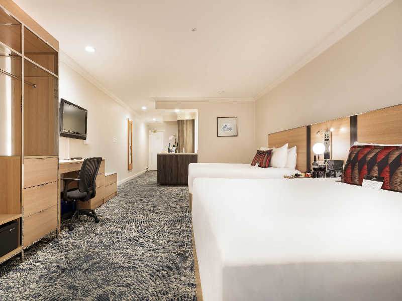 Executive Suites Hotel Metro Vancouver Burnaby image