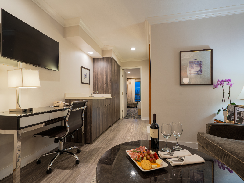 Executive Suites Hotel Metro Vancouver Burnaby image