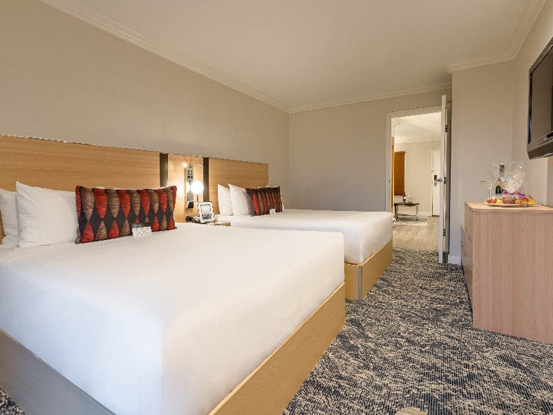 Executive Suites Hotel Metro Vancouver Burnaby image