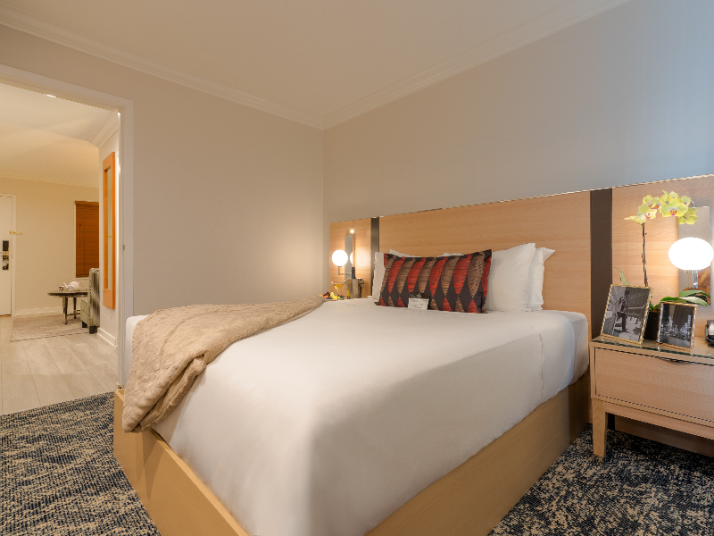 Executive Suites Hotel Metro Vancouver Burnaby image