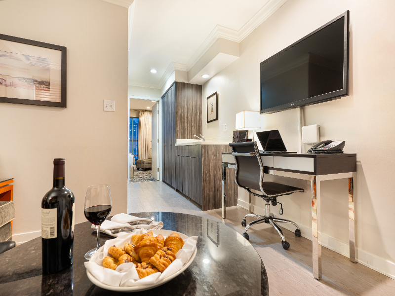 Executive Suites Hotel Metro Vancouver Burnaby image