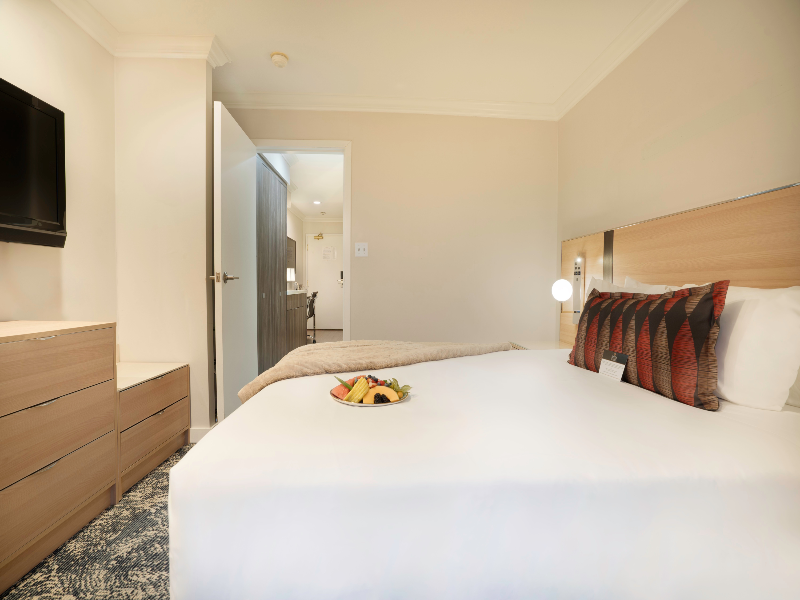 Executive Suites Hotel Metro Vancouver Burnaby image