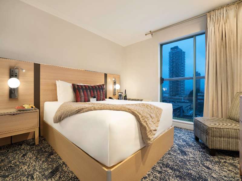 Executive Suites Hotel Metro Vancouver Burnaby image