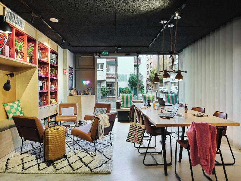 Moxy Paris Bastille image