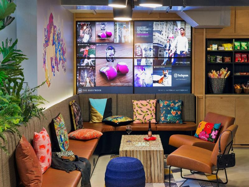 Moxy Paris Bastille image