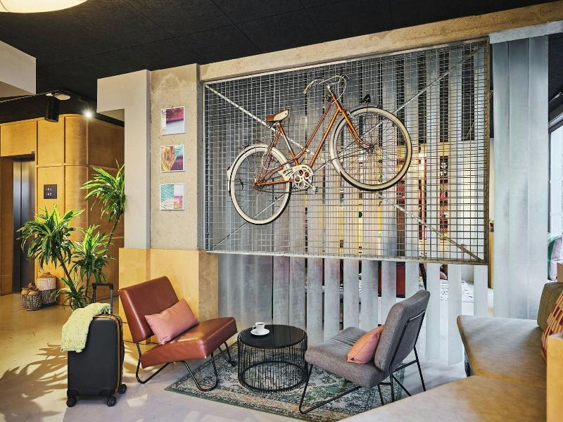 Moxy Paris Bastille image