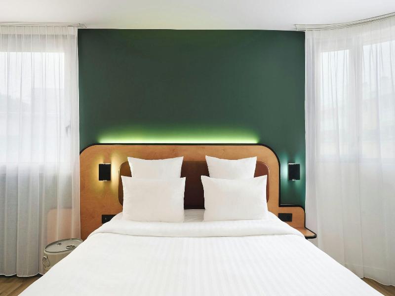 Moxy Paris Bastille image
