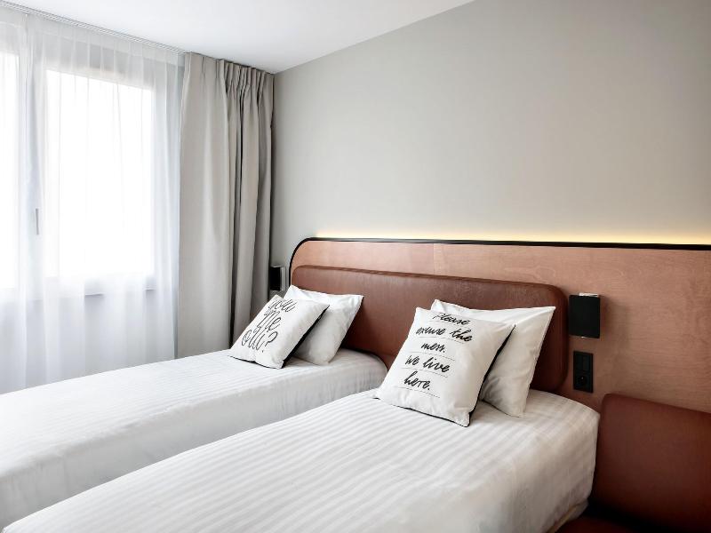 Moxy Paris Bastille image
