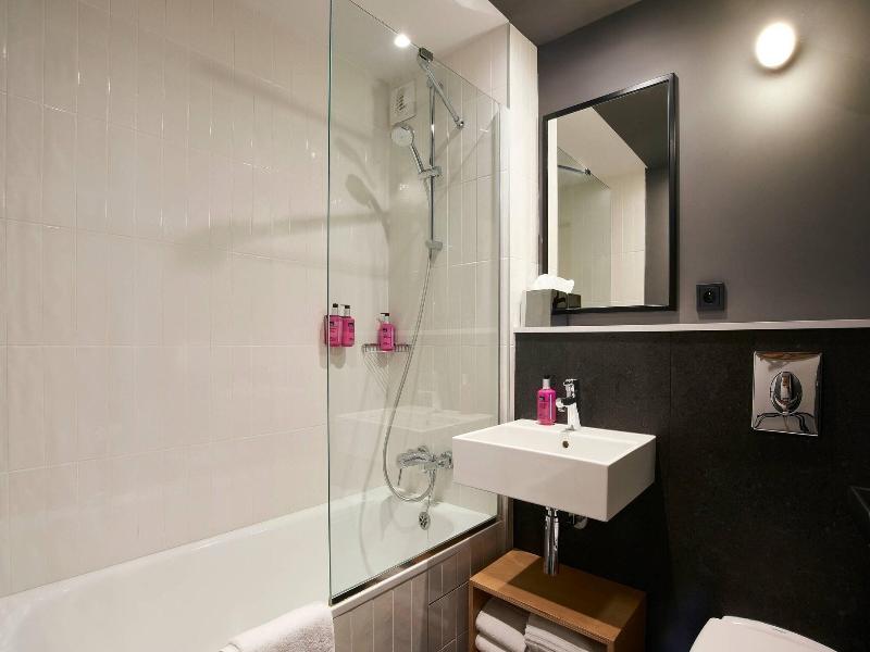 Moxy Paris Bastille image