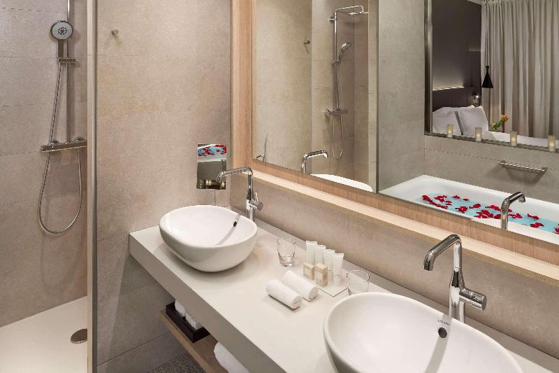 Melia Barcelona Sky image 7
