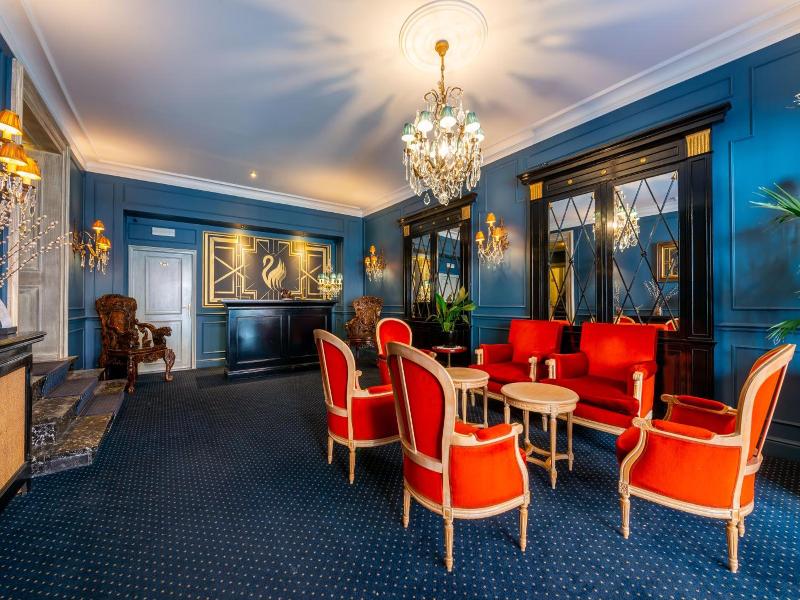 The Black Swan Hotel image