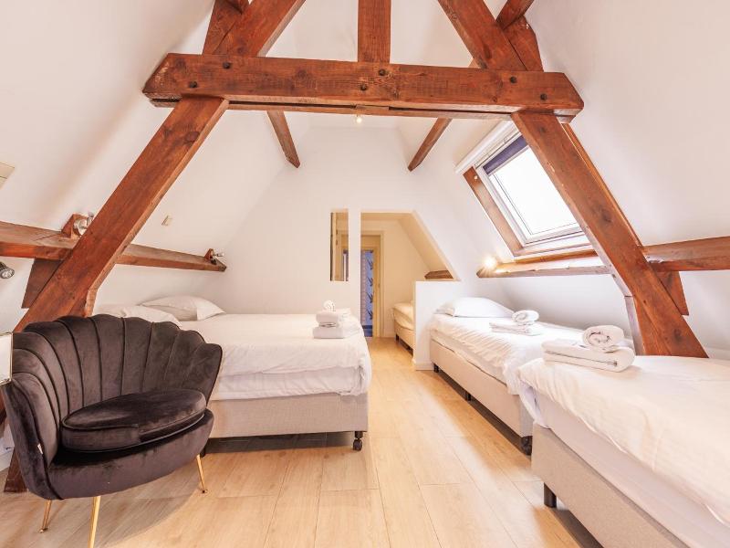 The Black Swan Hotel image
