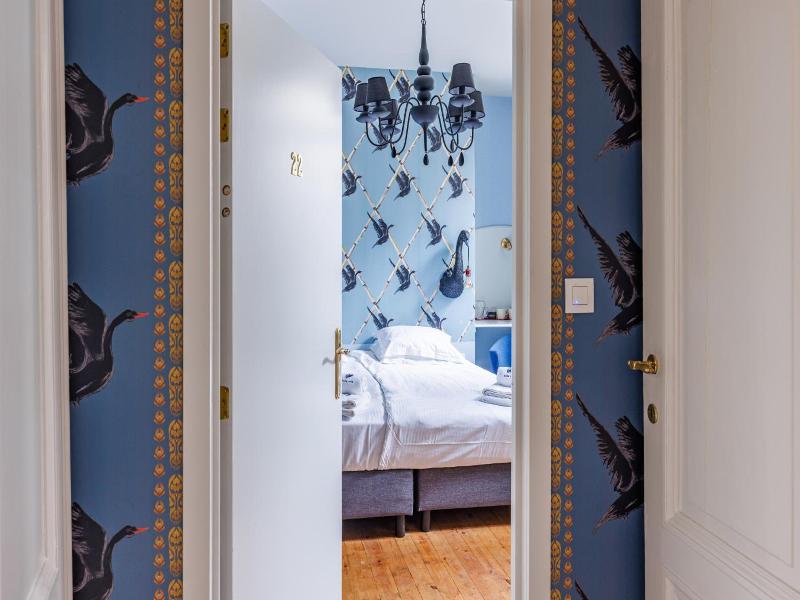 The Black Swan Hotel image