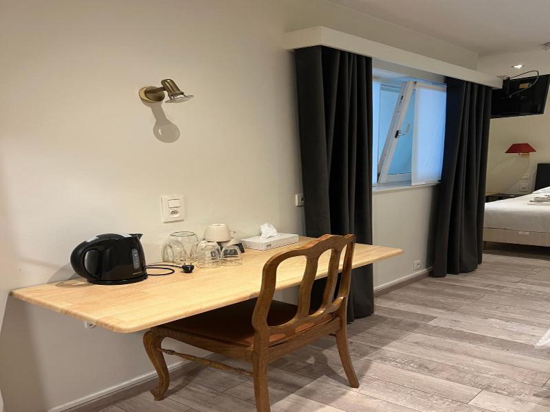 The Black Swan Hotel image