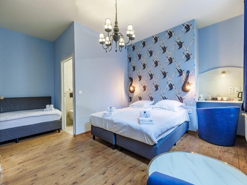 The Black Swan Hotel image