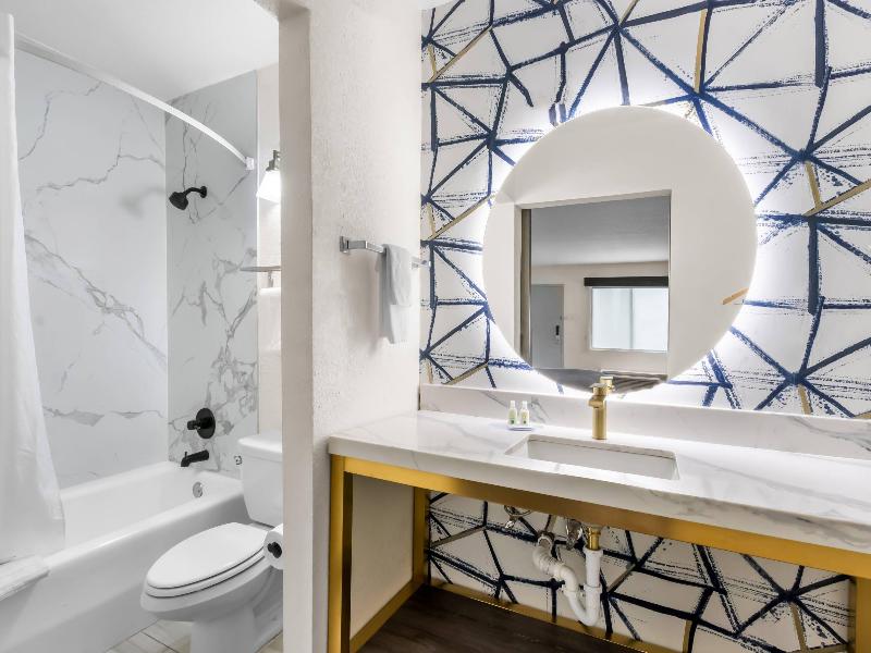 Quality Inn & Suites Lake Havasu City image