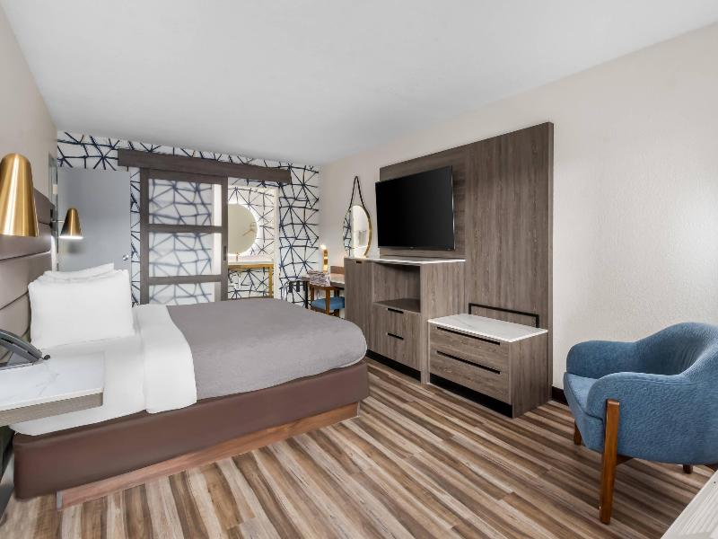 Quality Inn & Suites Lake Havasu City image