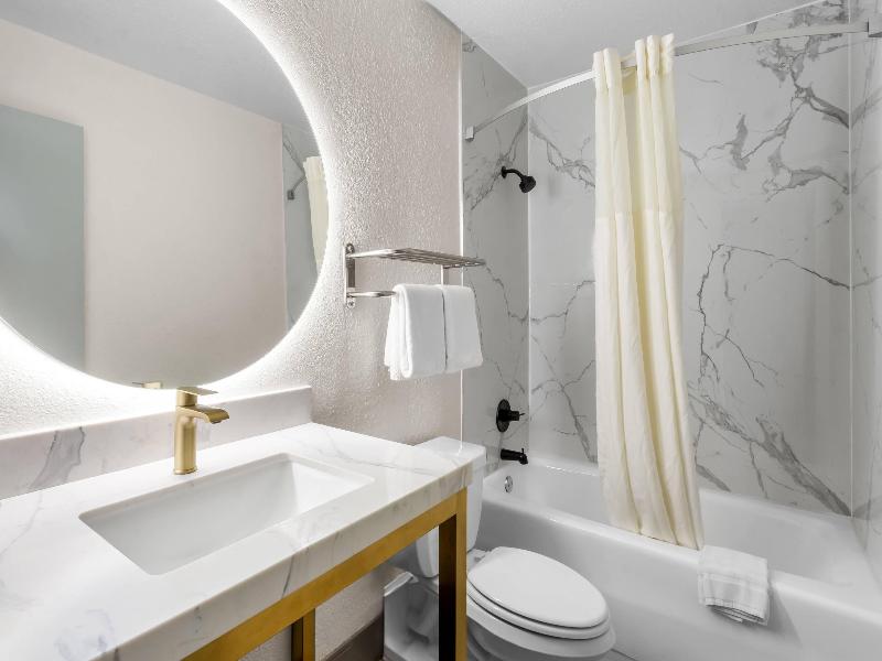 Quality Inn & Suites Lake Havasu City image