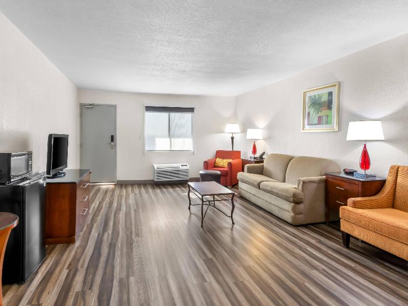 Quality Inn & Suites Lake Havasu City image