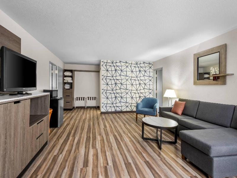 Quality Inn & Suites Lake Havasu City image