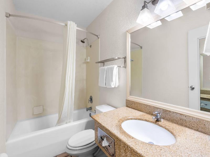 Quality Inn & Suites Lake Havasu City image