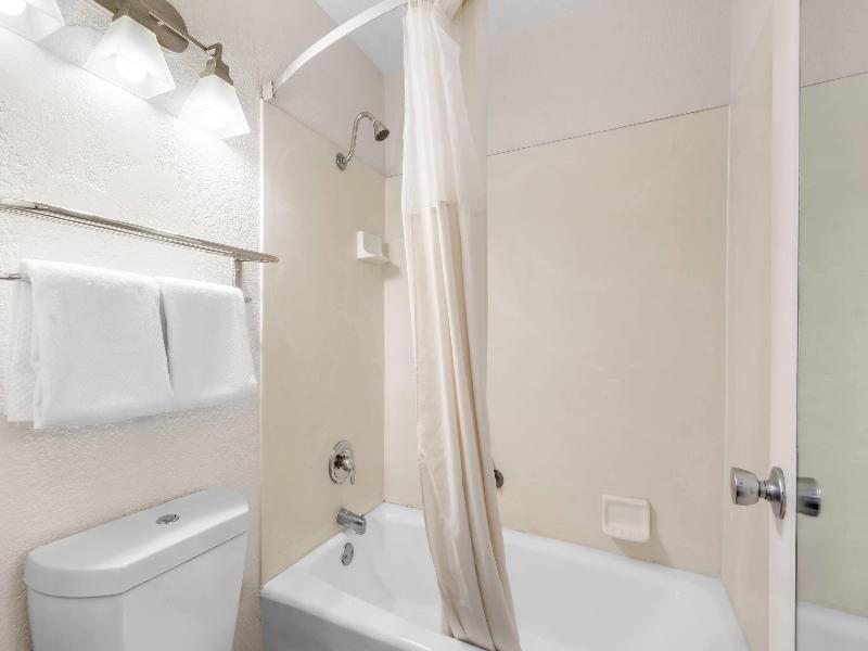 Quality Inn & Suites Lake Havasu City image