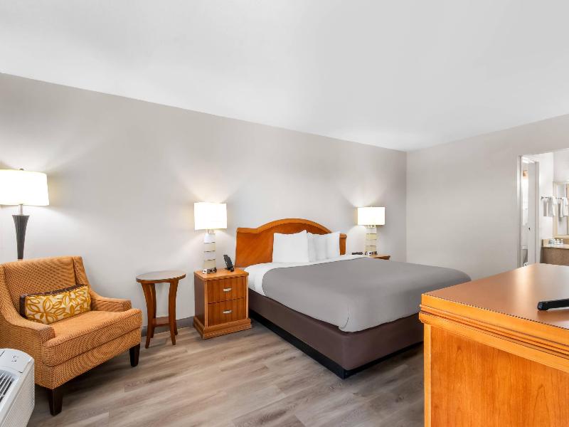 Quality Inn & Suites Lake Havasu City image