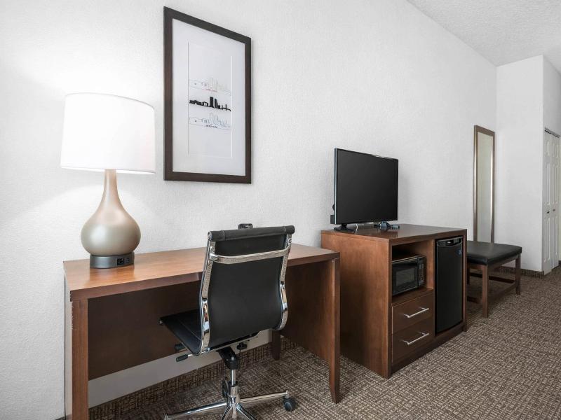Comfort Suites Baymeadows Near Butler Blvd image