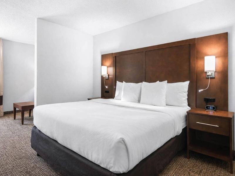 Comfort Suites Baymeadows Near Butler Blvd image