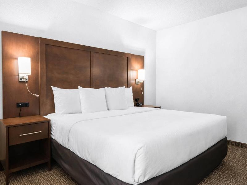 Comfort Suites Baymeadows Near Butler Blvd image