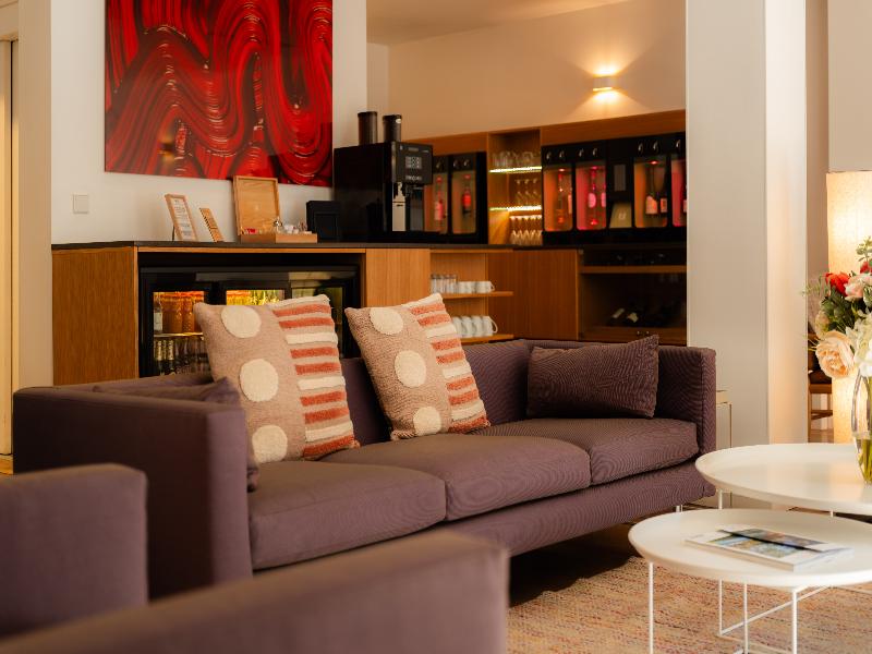 9hotel Republique image