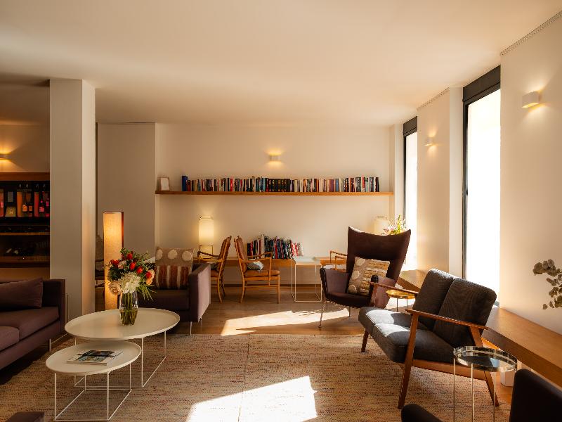 9hotel Republique image