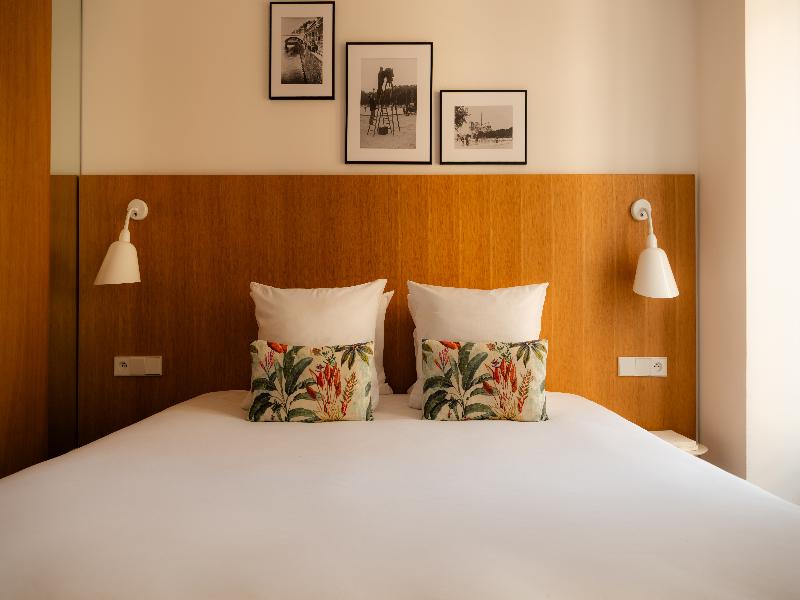 9hotel Republique image