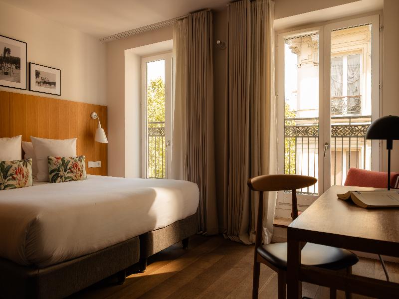 9hotel Republique image
