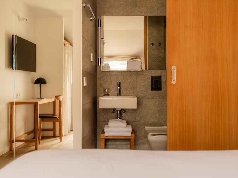9hotel Republique image