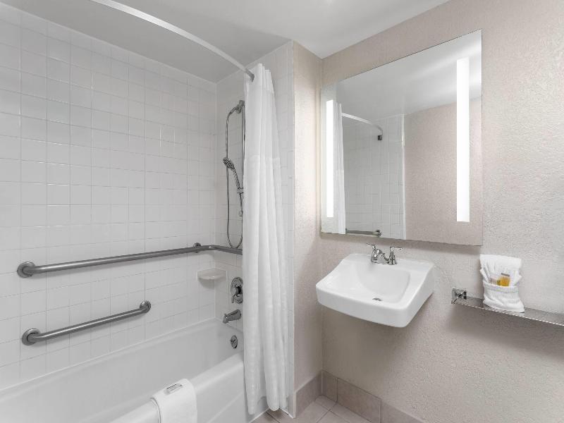 Days Inn by Wyndham Orlando Convention C image