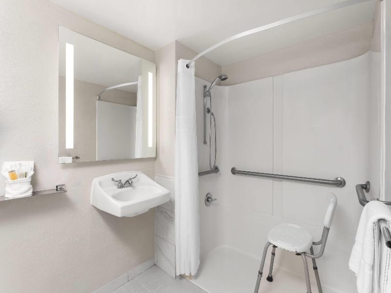 Days Inn by Wyndham Orlando Convention C image
