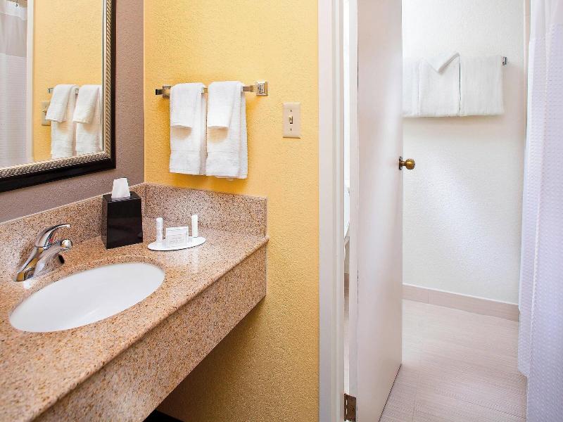 Courtyard Miami Airport West/Doral image