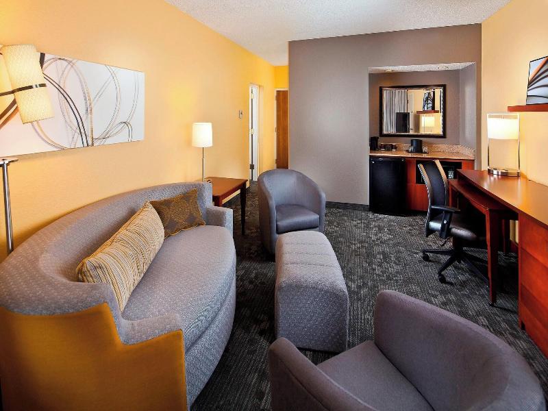 Courtyard Miami Airport West/Doral image