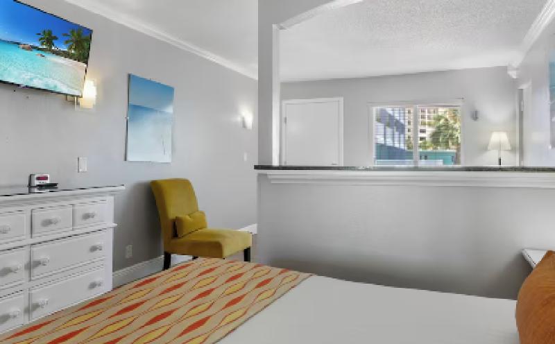 Pelican Pointe image